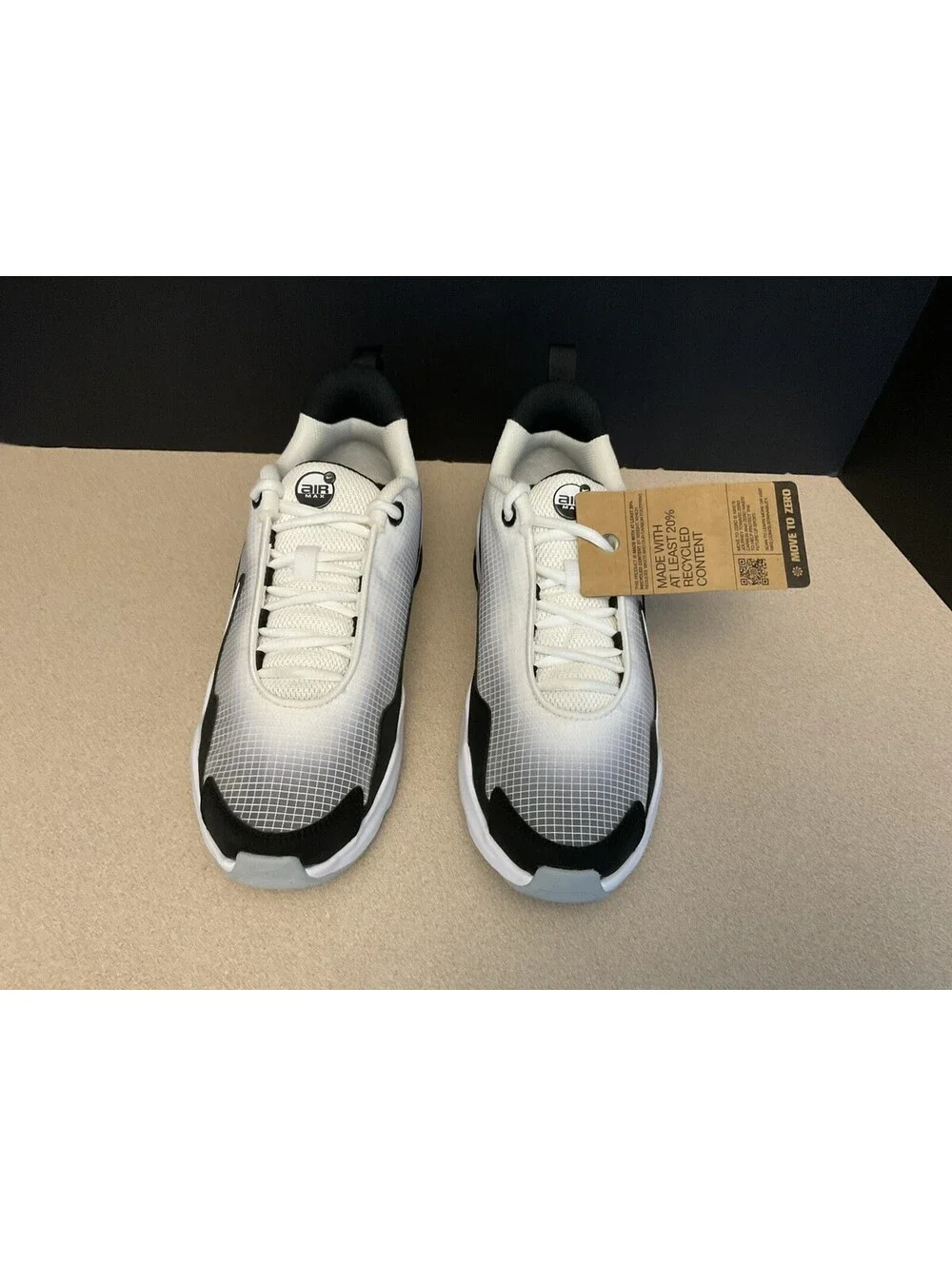 New! Youth’s Boys Nike Air Max Nova GS Athletic Shoes. Size 6Y. Awesome Shoes!